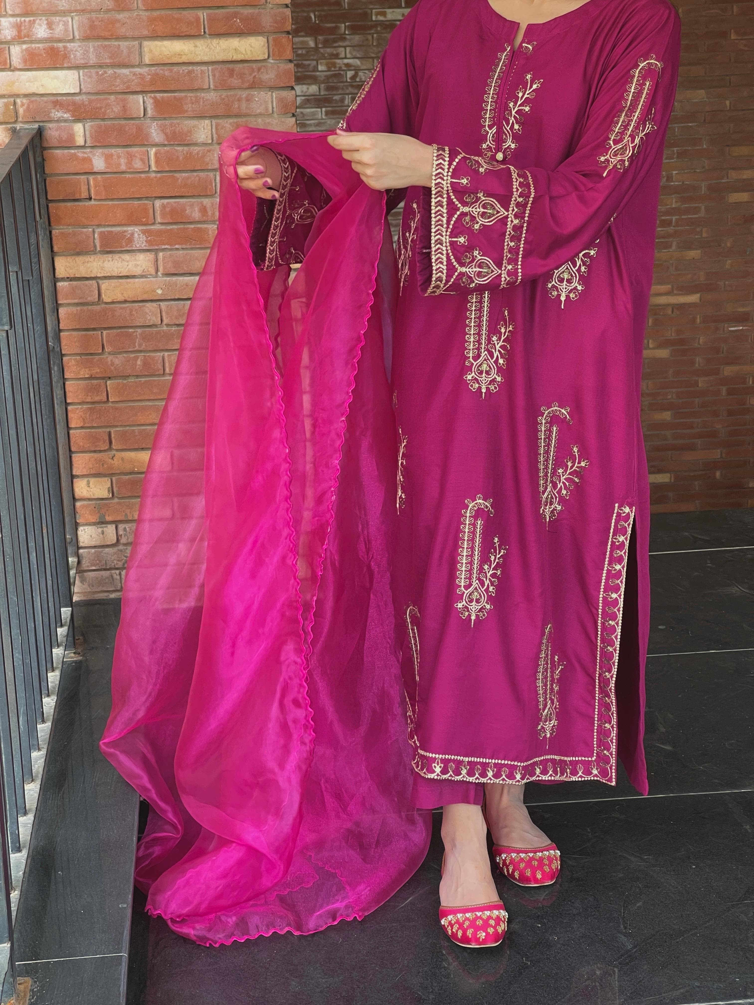 Amber embroidered 2 pc