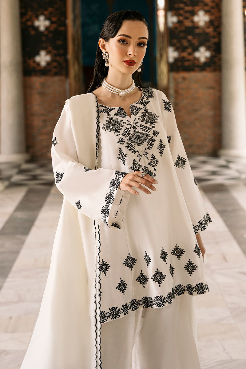 Snow embroidered 3 pc