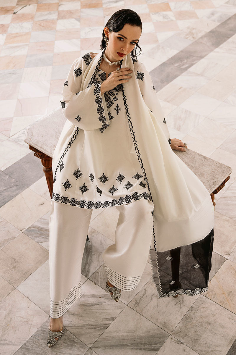 Snow embroidered 3 pc
