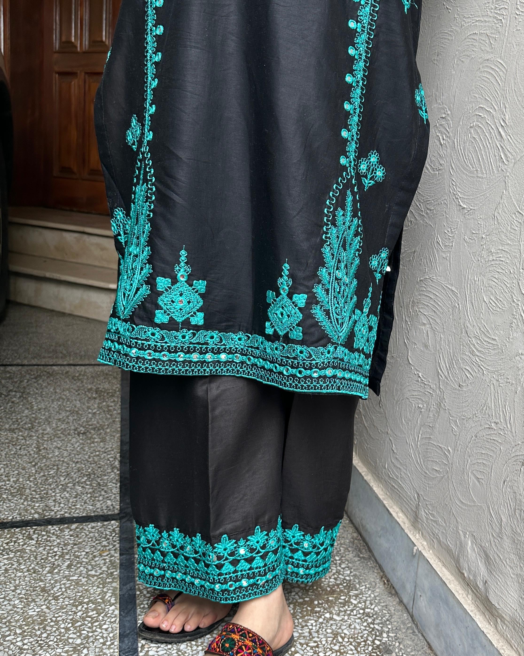 Nazni embroidered 2 pc