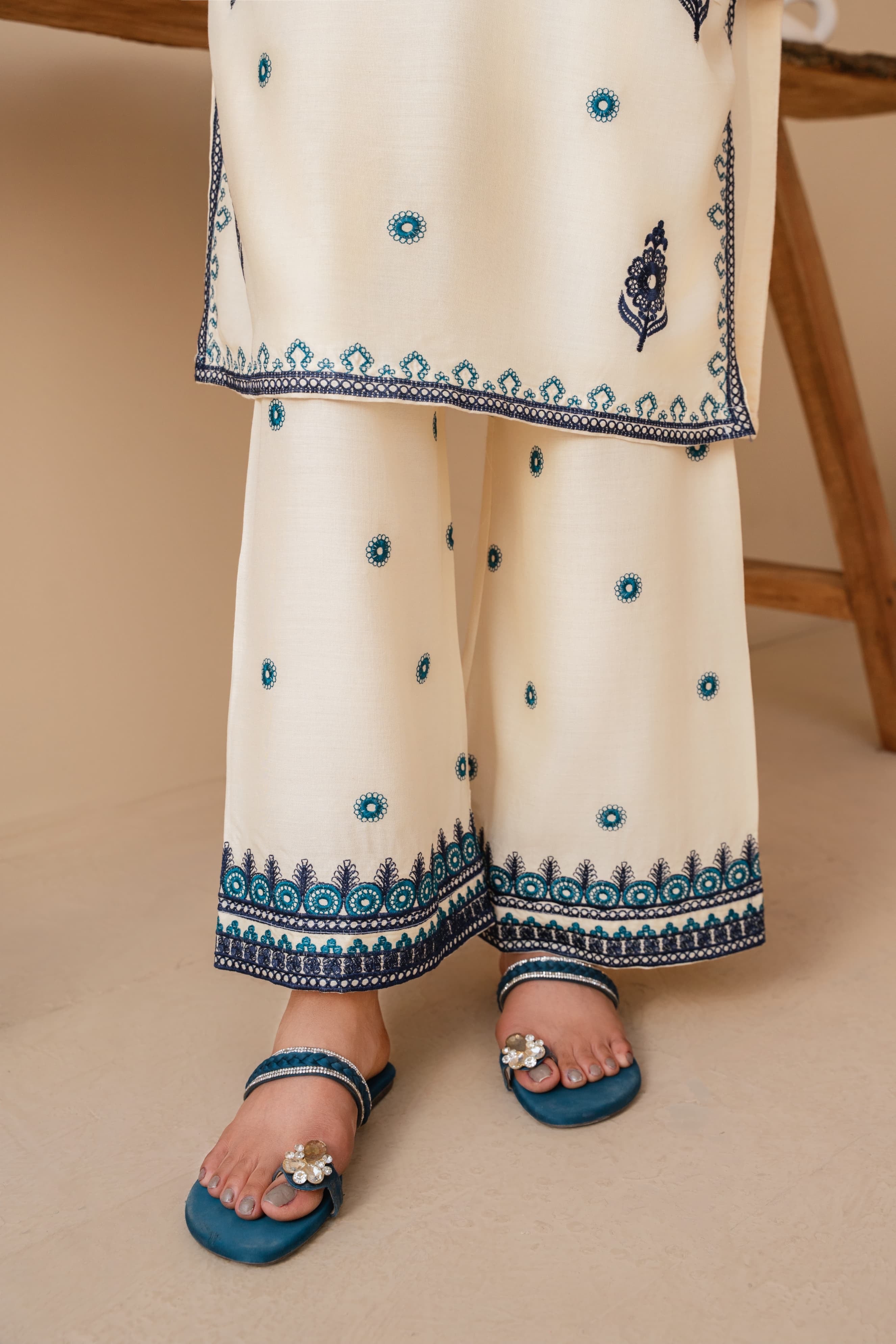 Roshni embroidered 2Pc