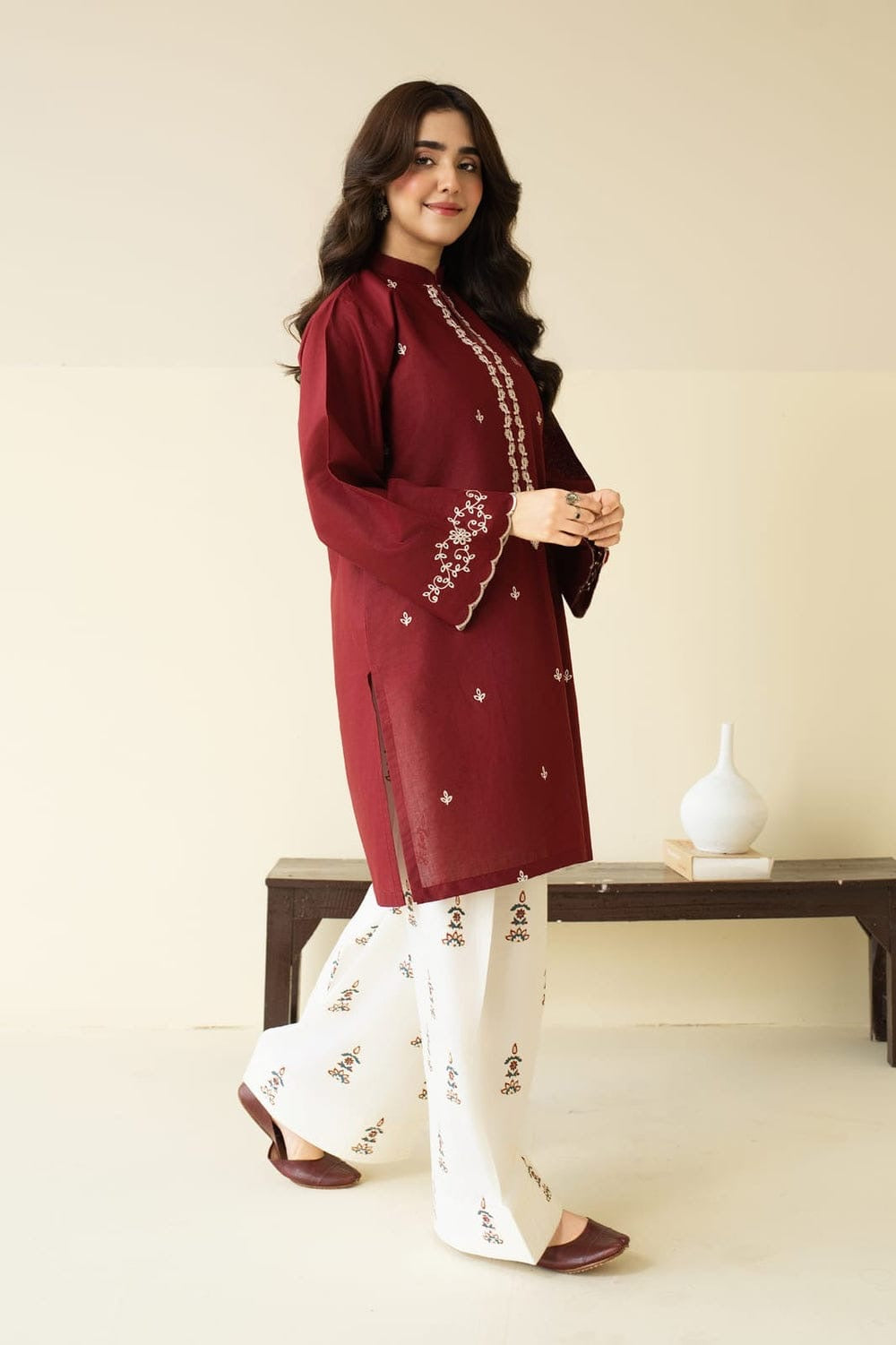 Ivory bloom embroidered 2Pc( Farshi)