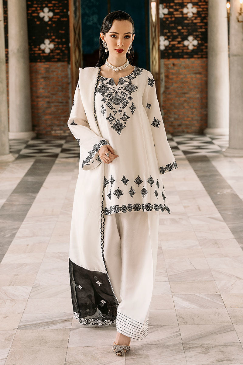 Snow embroidered 3 pc