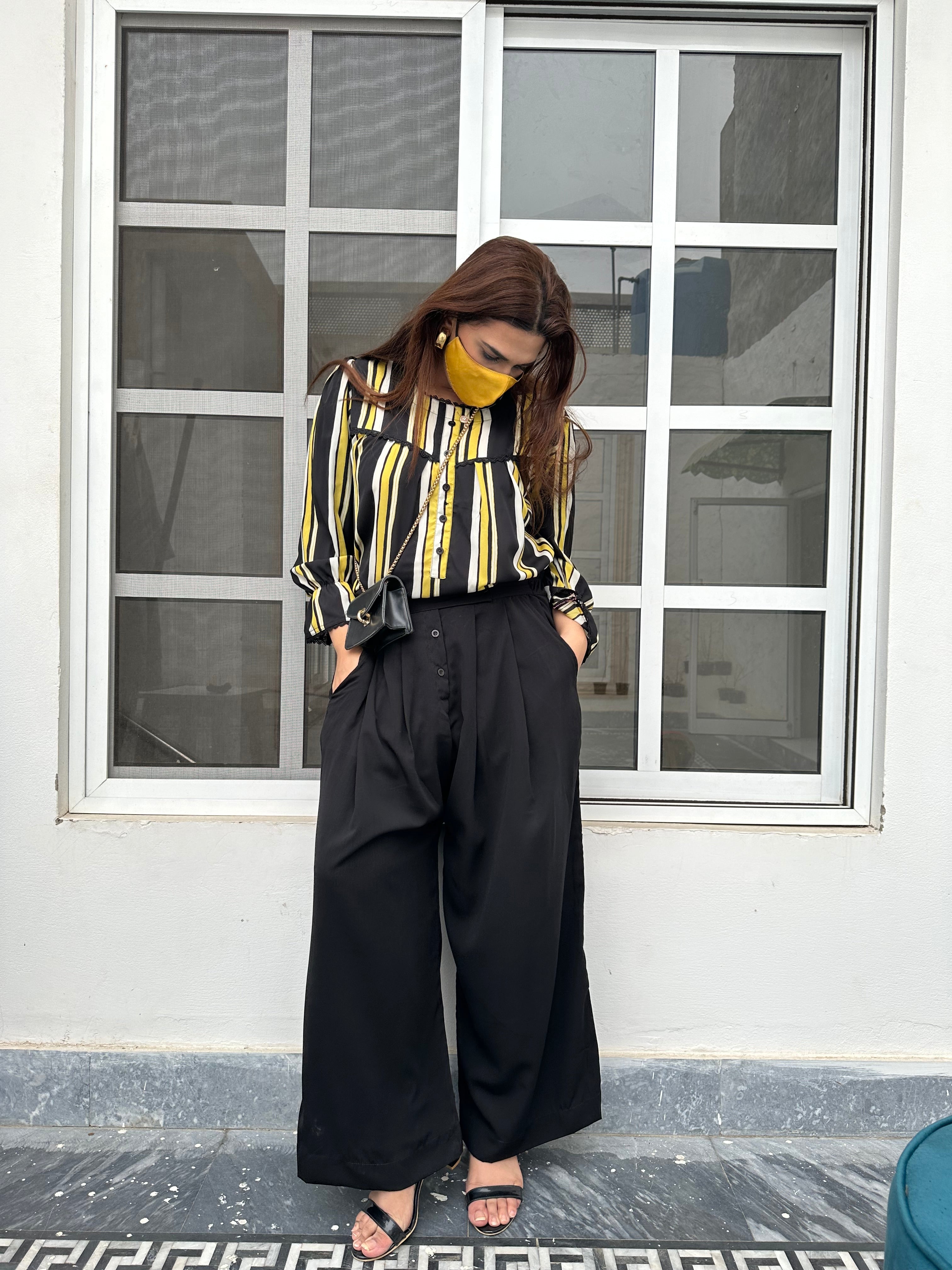 Pleated pants and top chase Korean dress