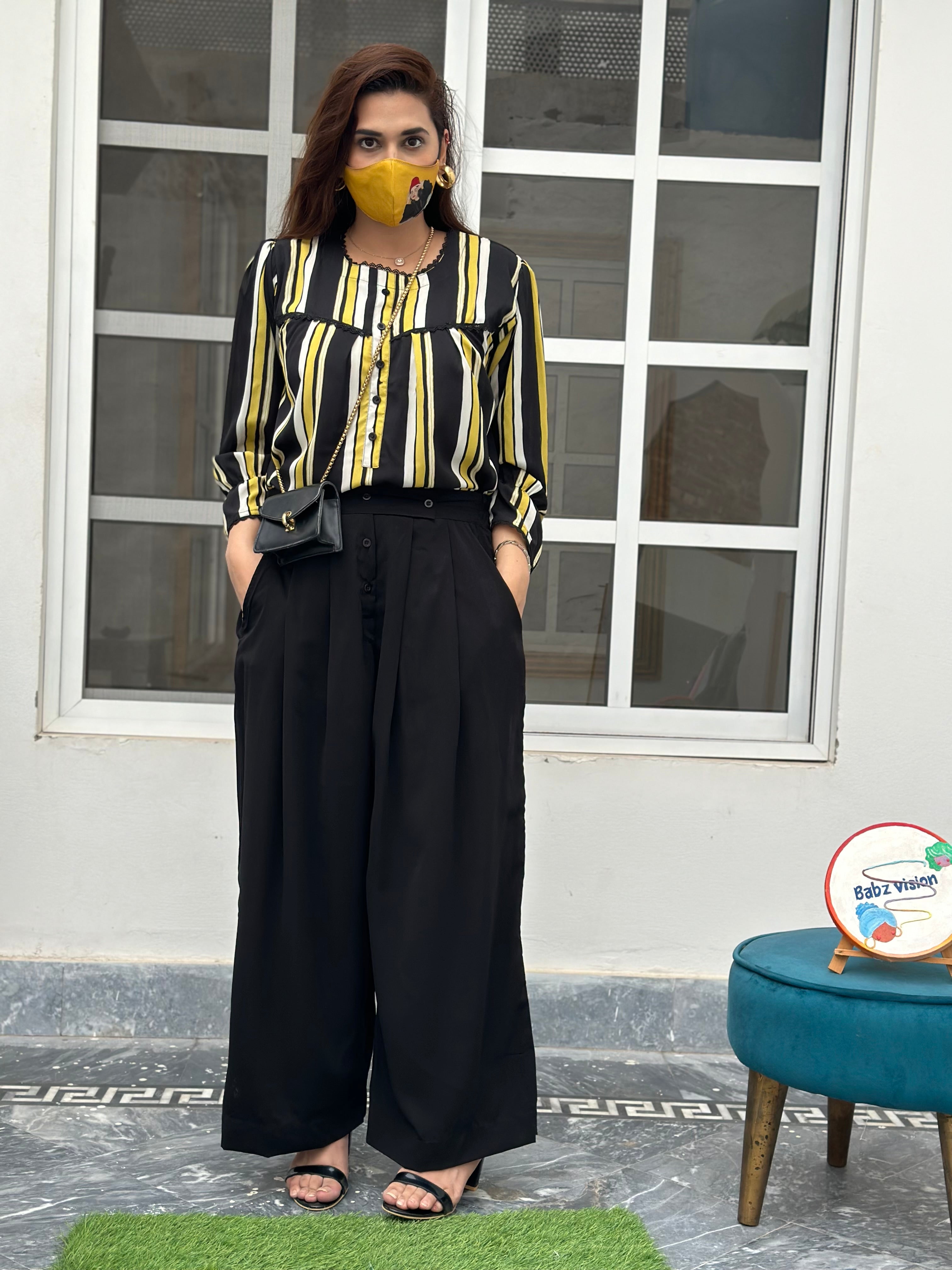 Pleated pants and top chase Korean dress