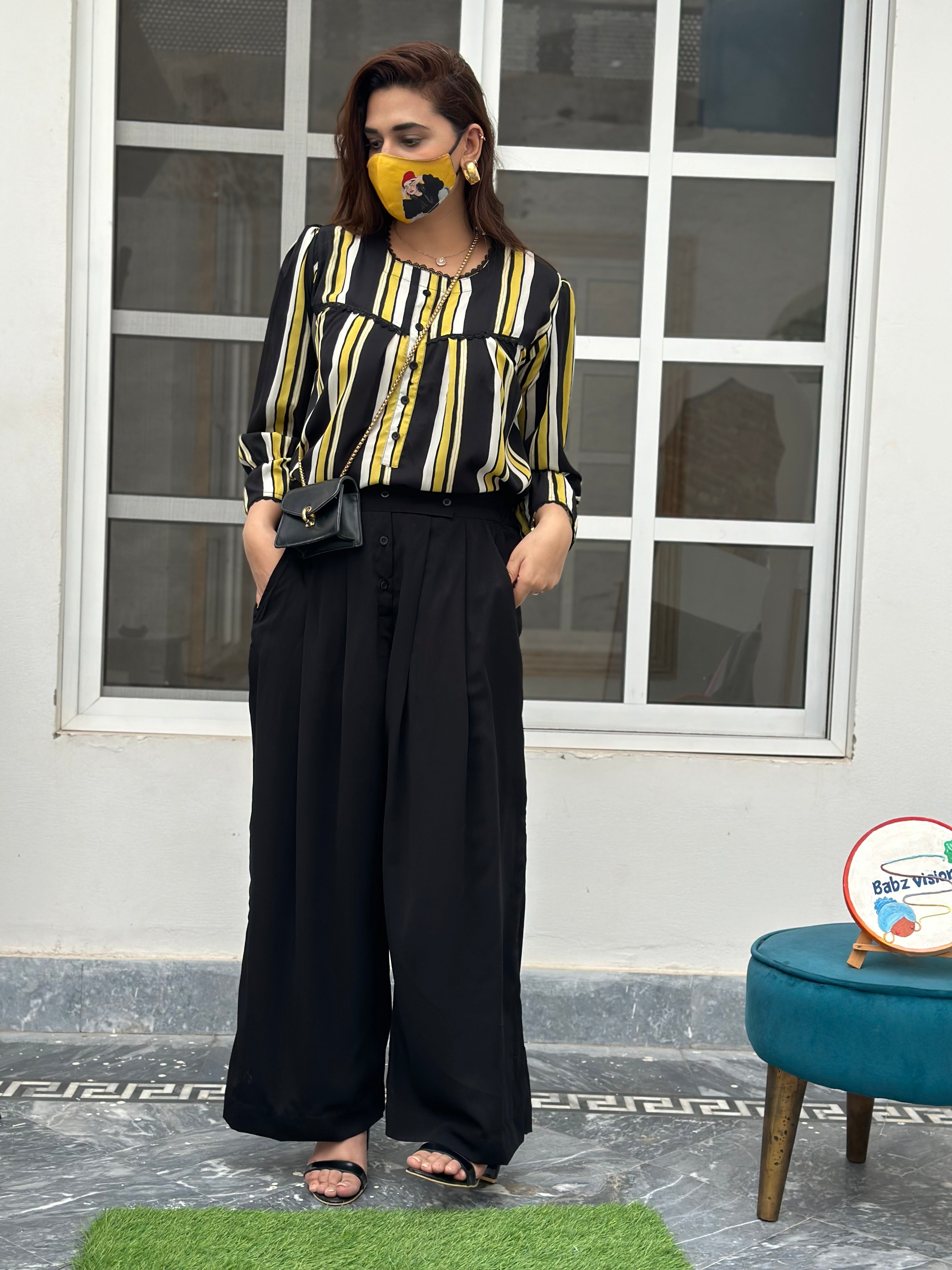 Pleated pants and top chase Korean dress