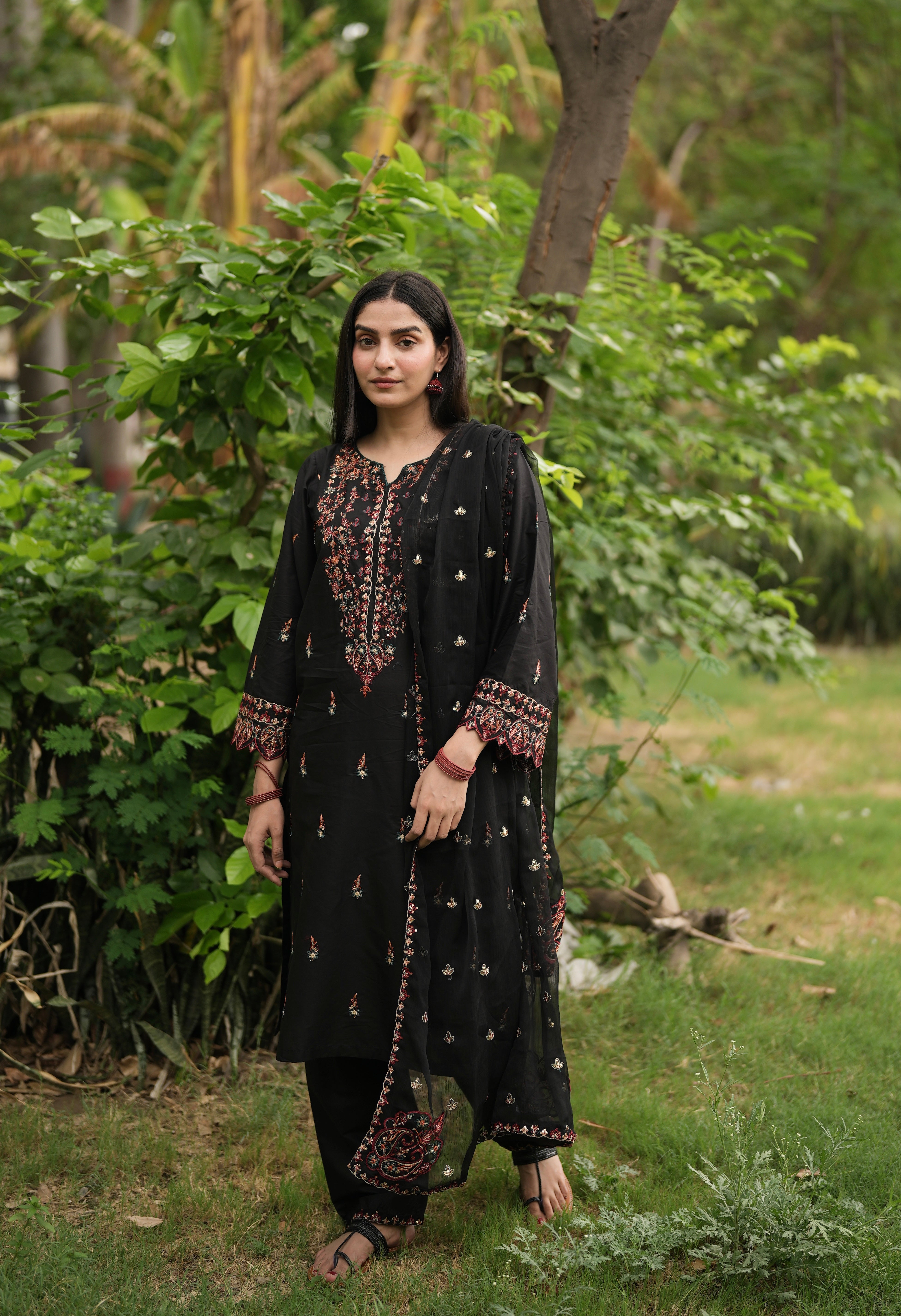 Zaria embroidered 3 pc