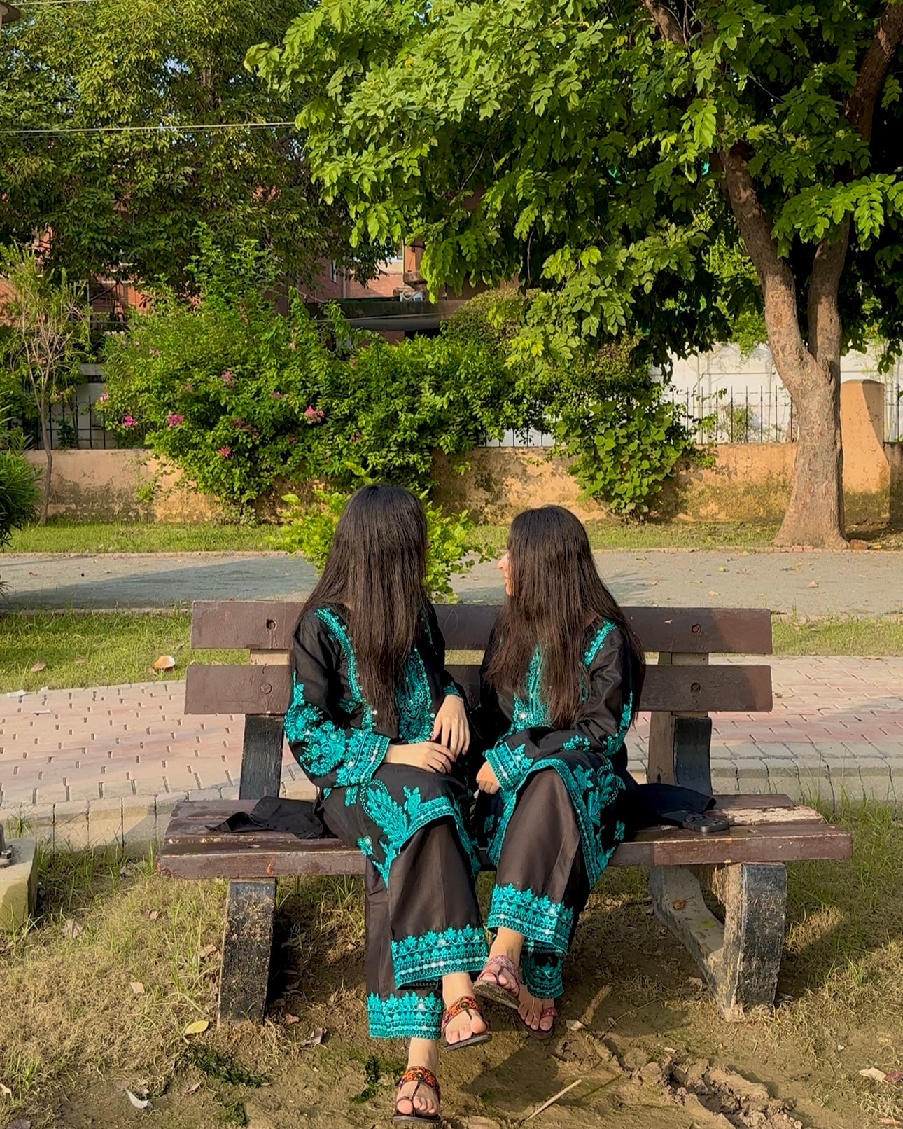 Nazni embroidered 2 pc