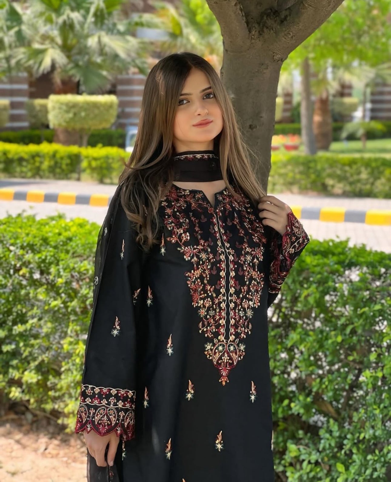 Zaria embroidered 3 pc