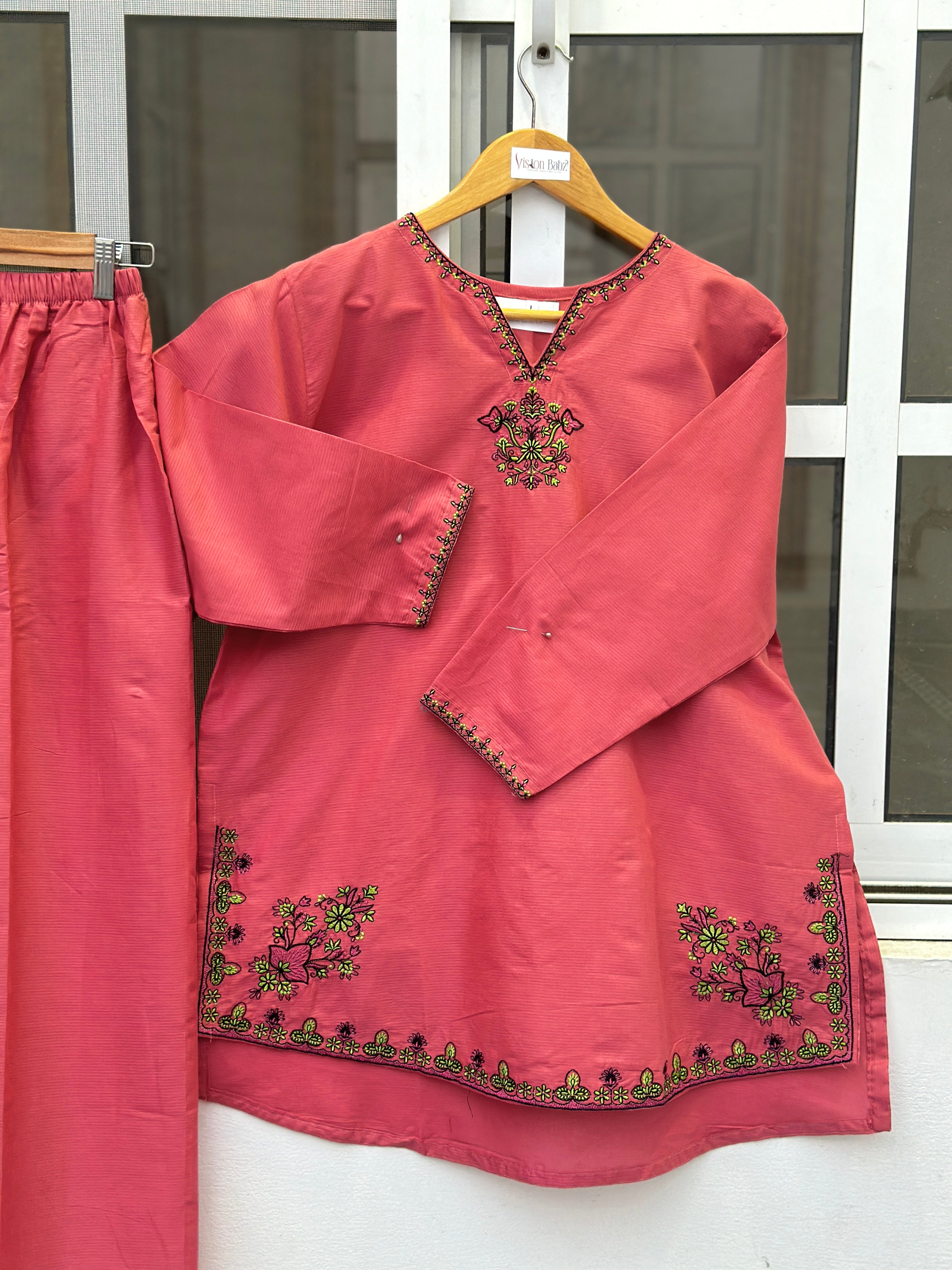 Ethnic embrodierd 2 piece stitched pink