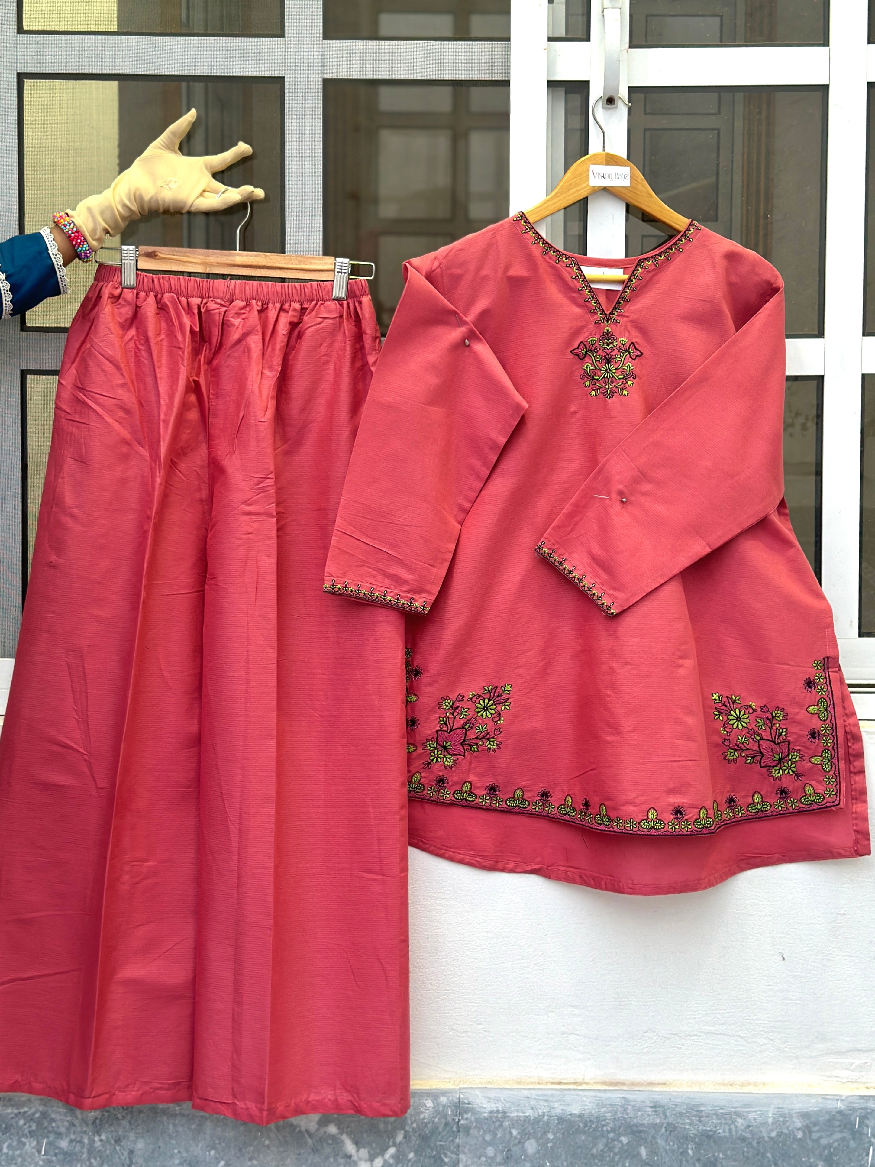 Ethnic embrodierd 2 piece stitched pink