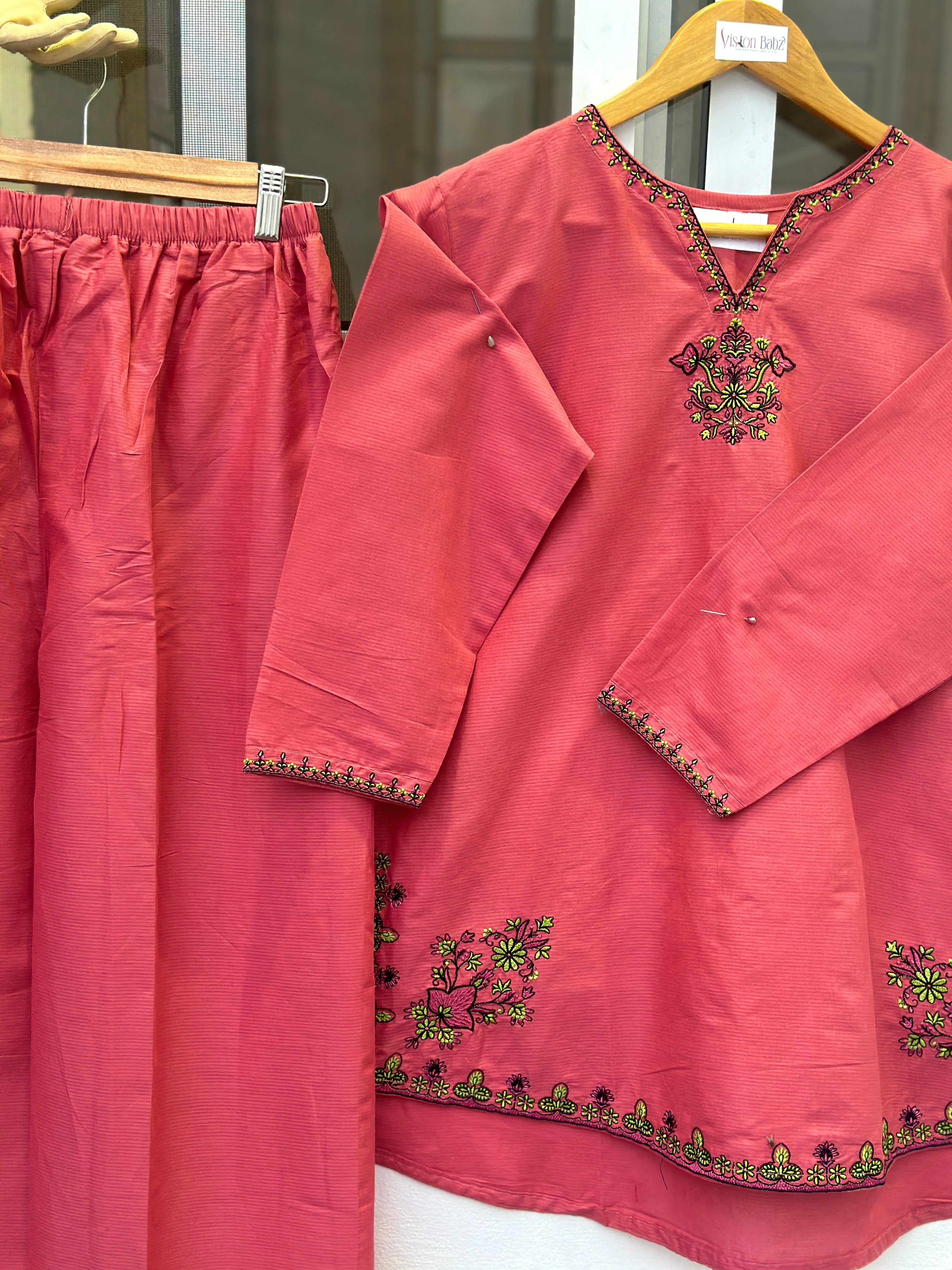 Ethnic embrodierd 2 piece stitched pink