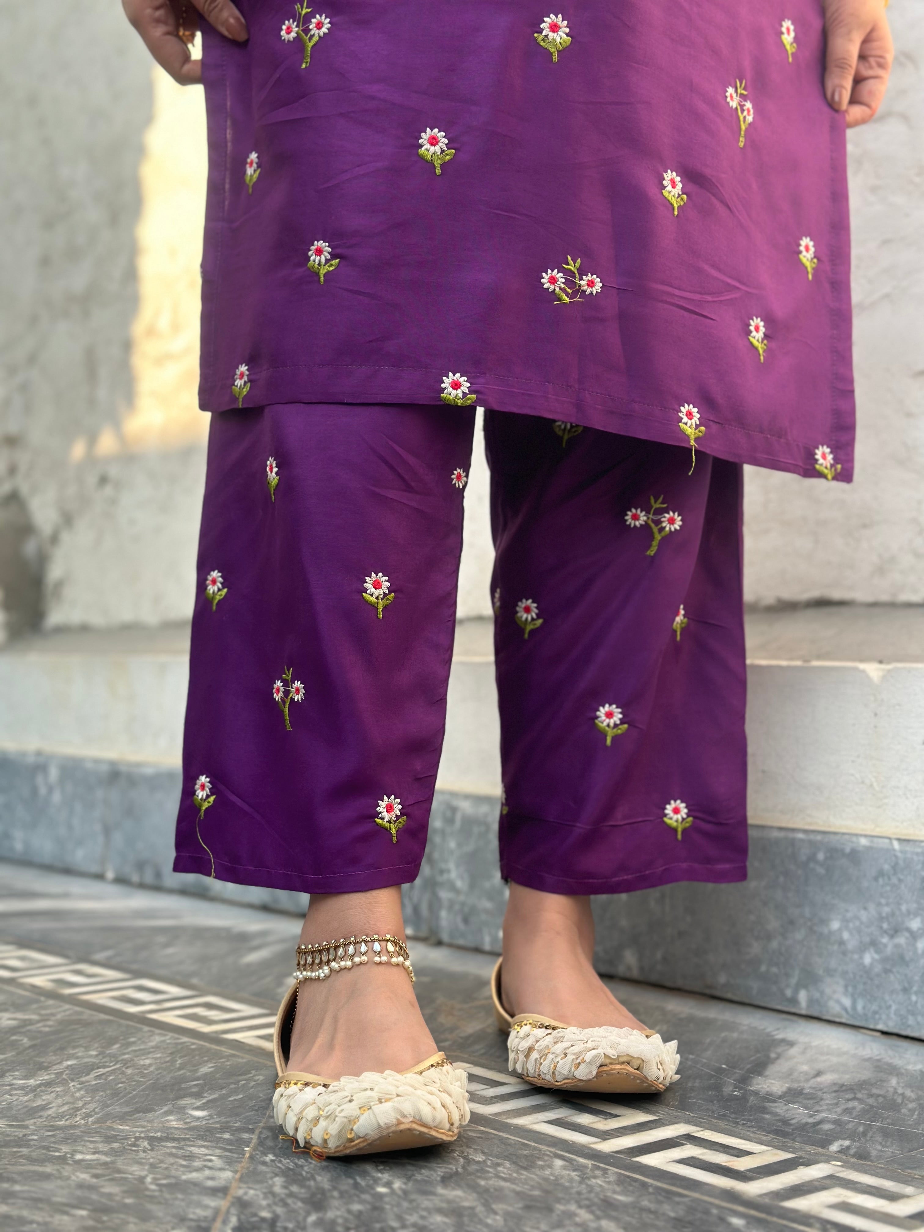 Petal embrodiered 2 piece plum