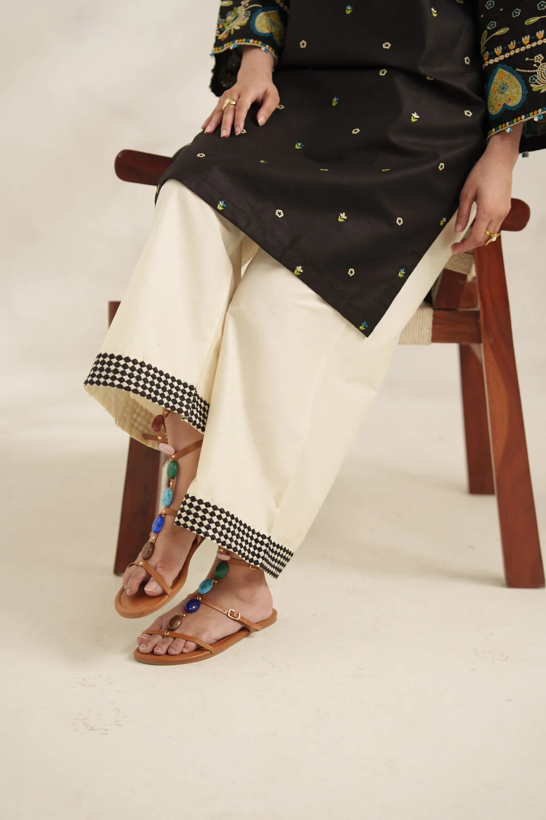Anchal embroidered 2PC detail 6
