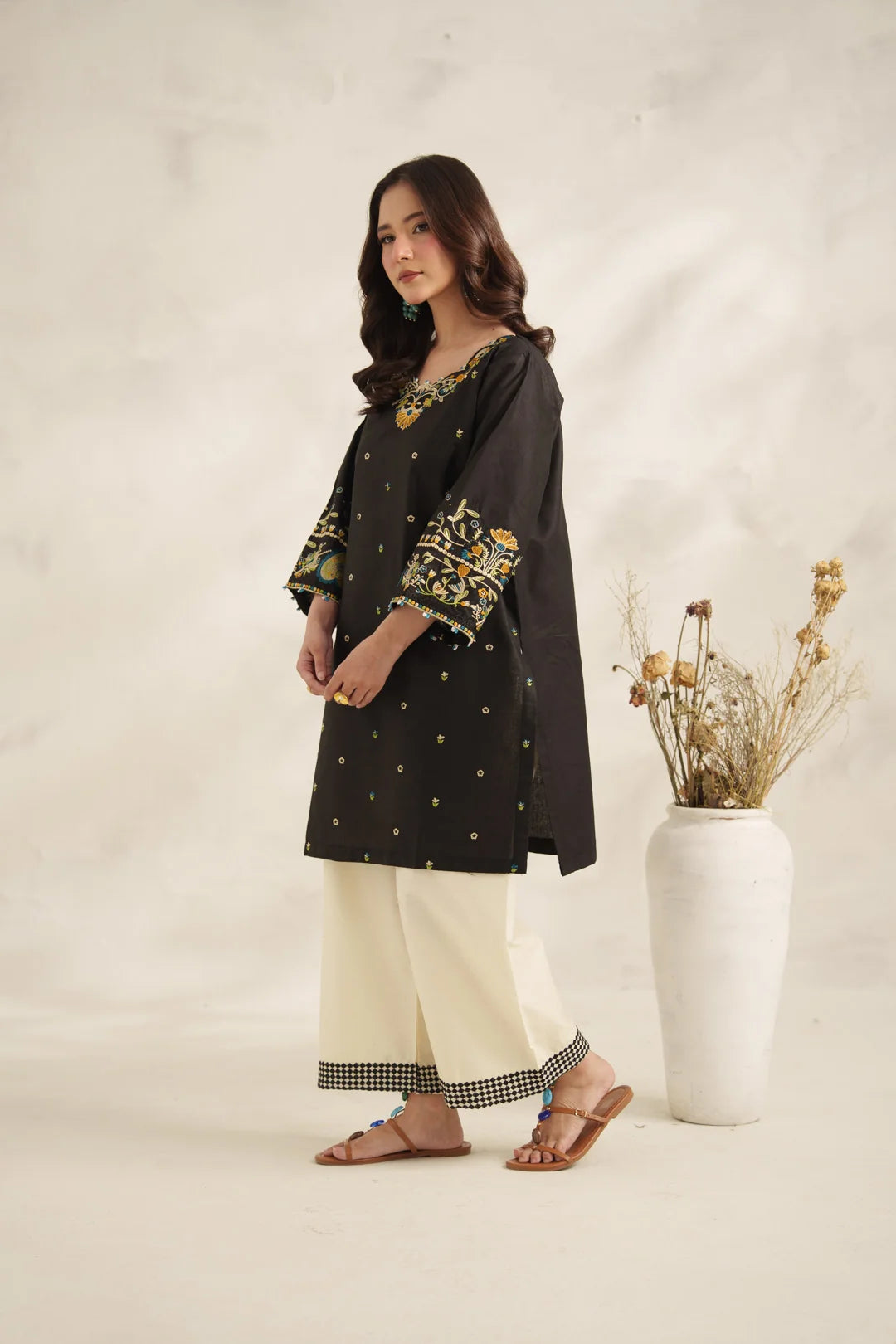 Anchal embroidered 2PC detail 3