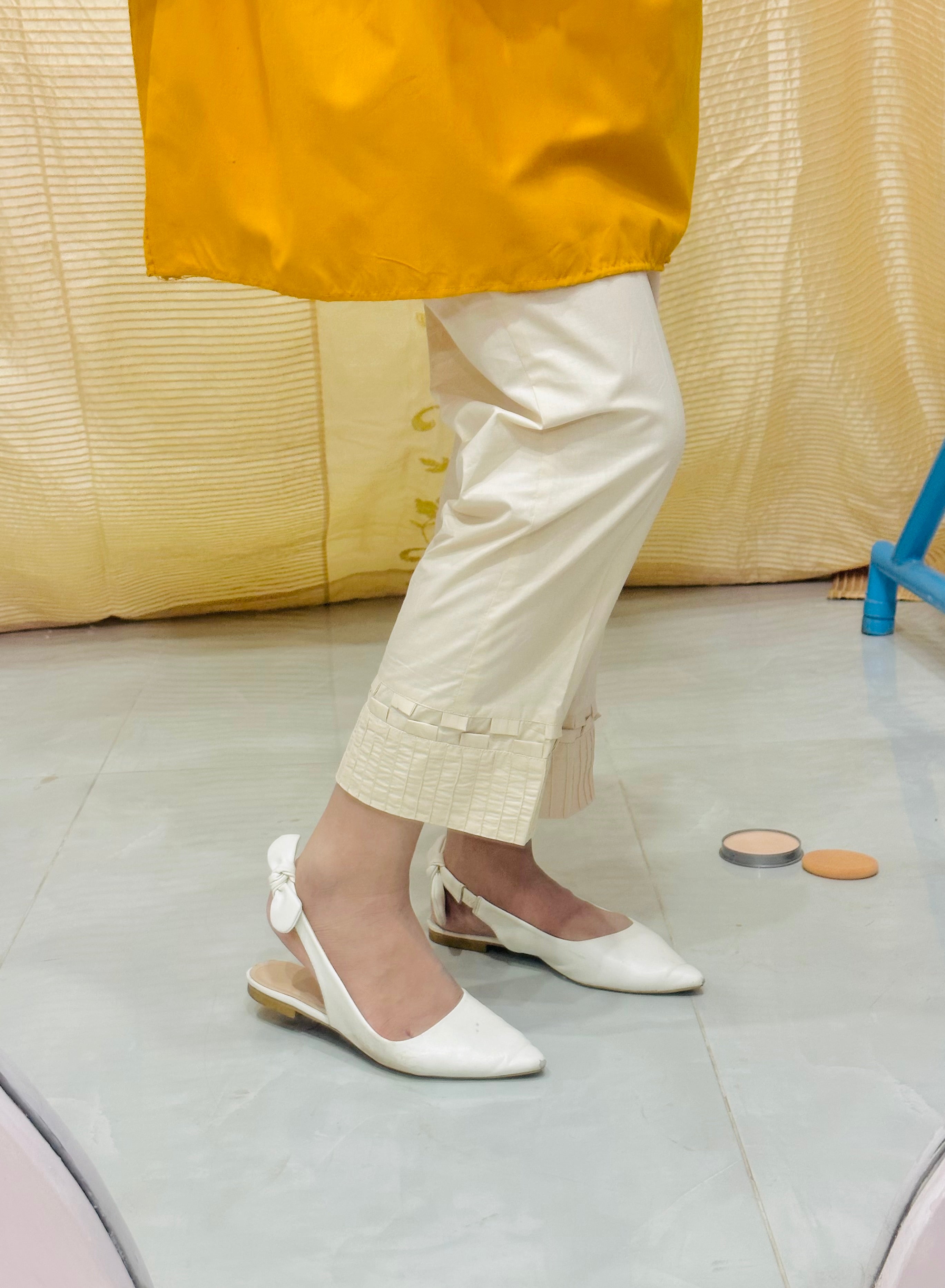 Capri pants beige