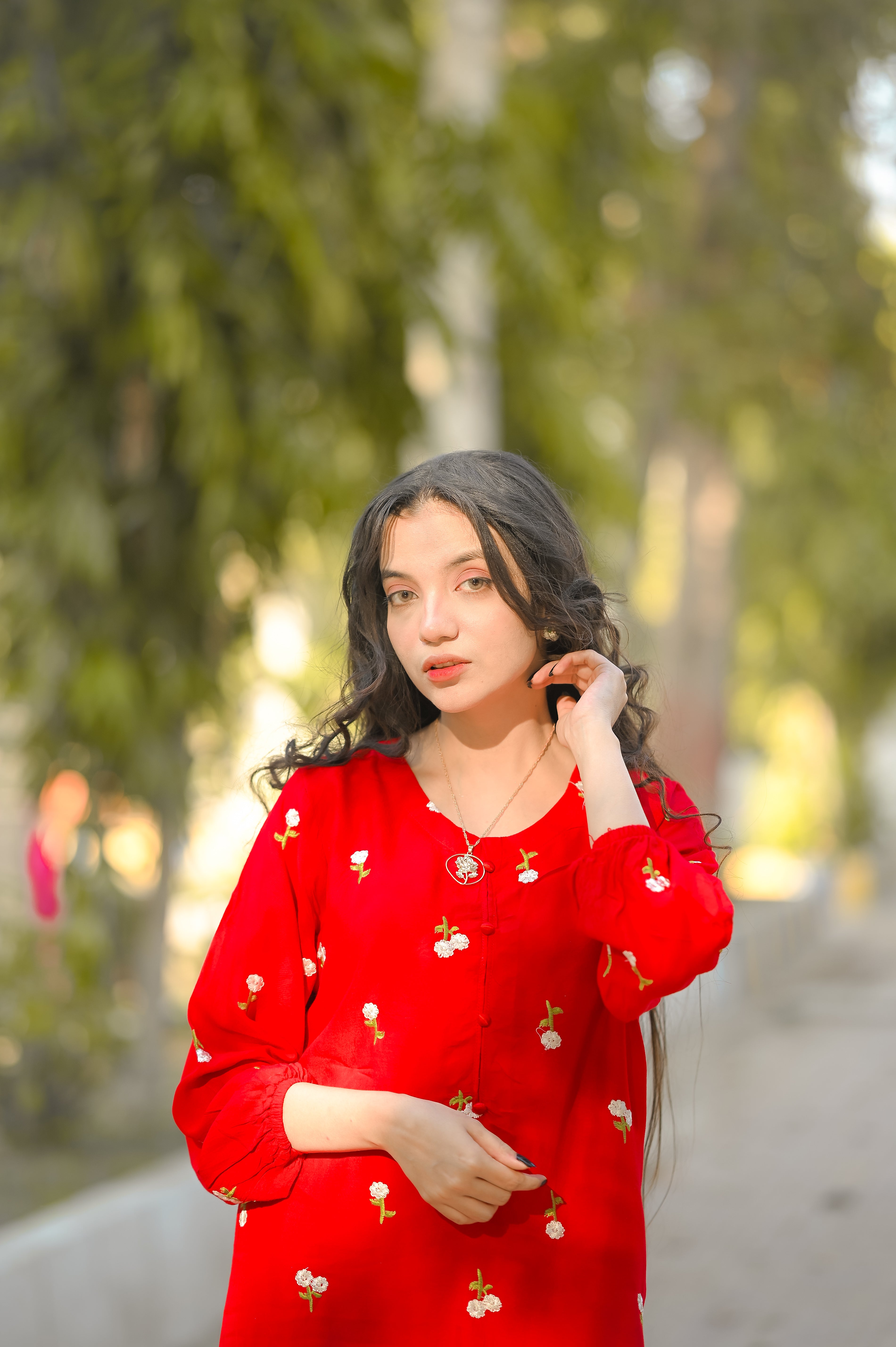 Petal embroidered 2 piece red