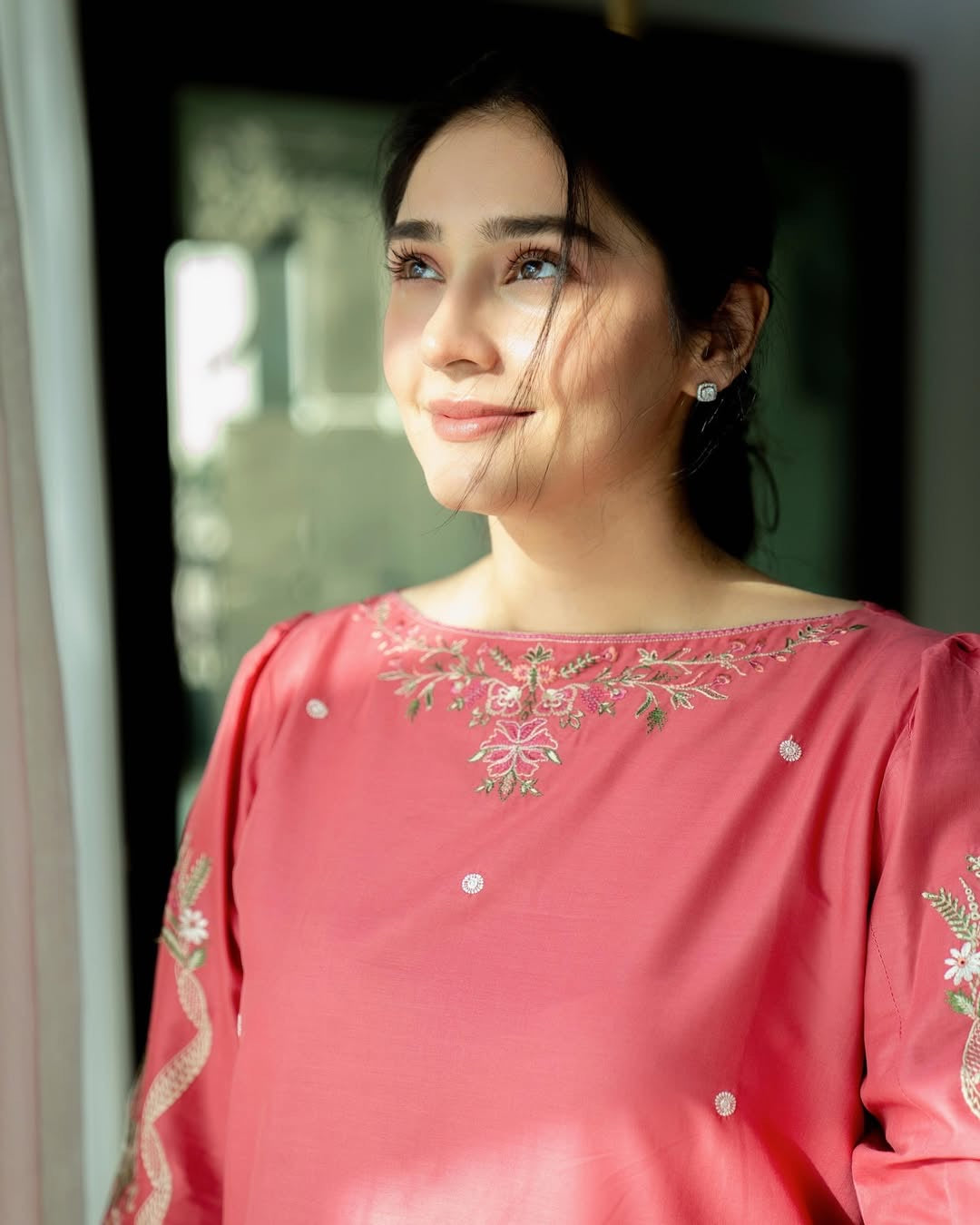 Nisho embroidered Farshi set