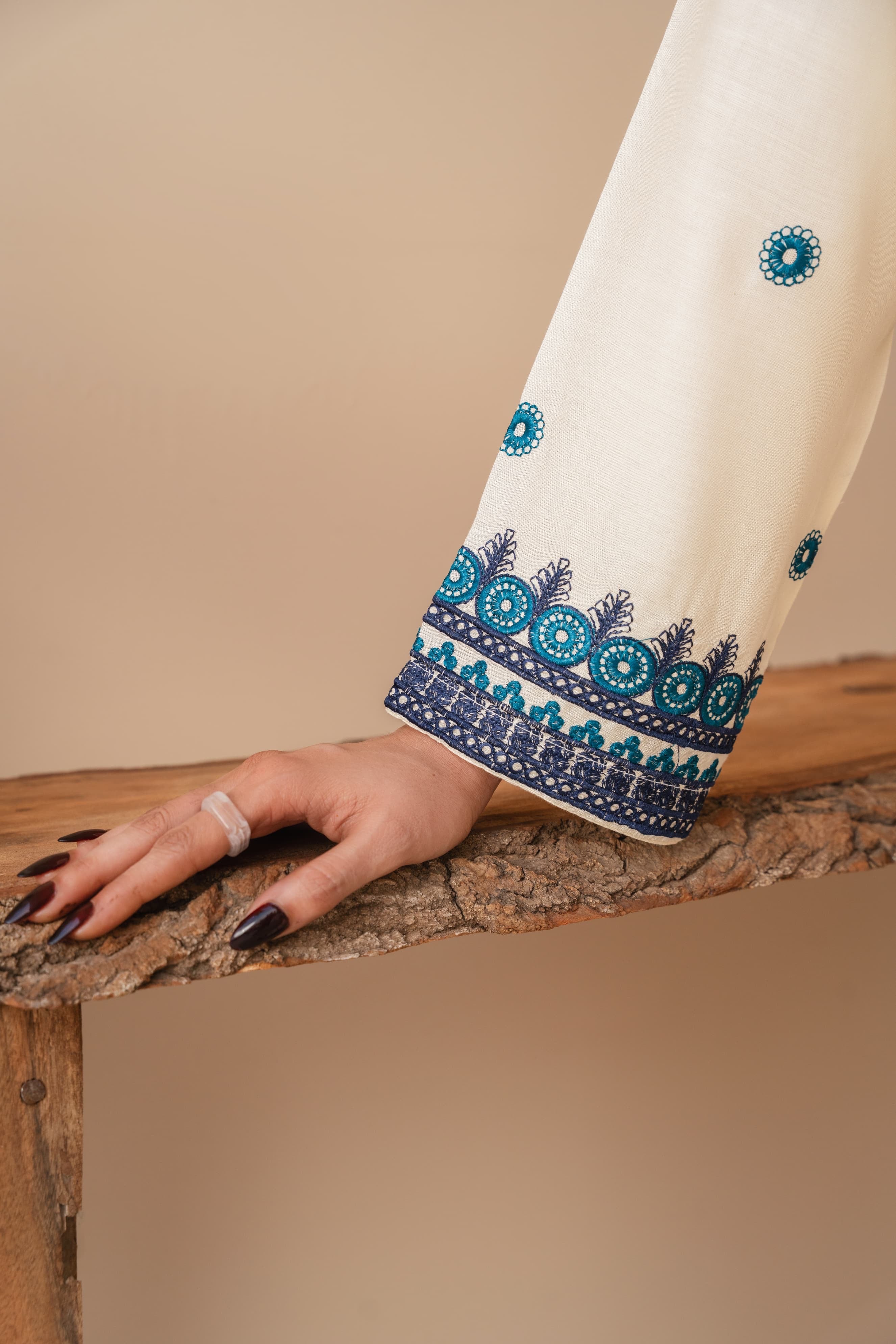 Roshni embroidered 2Pc