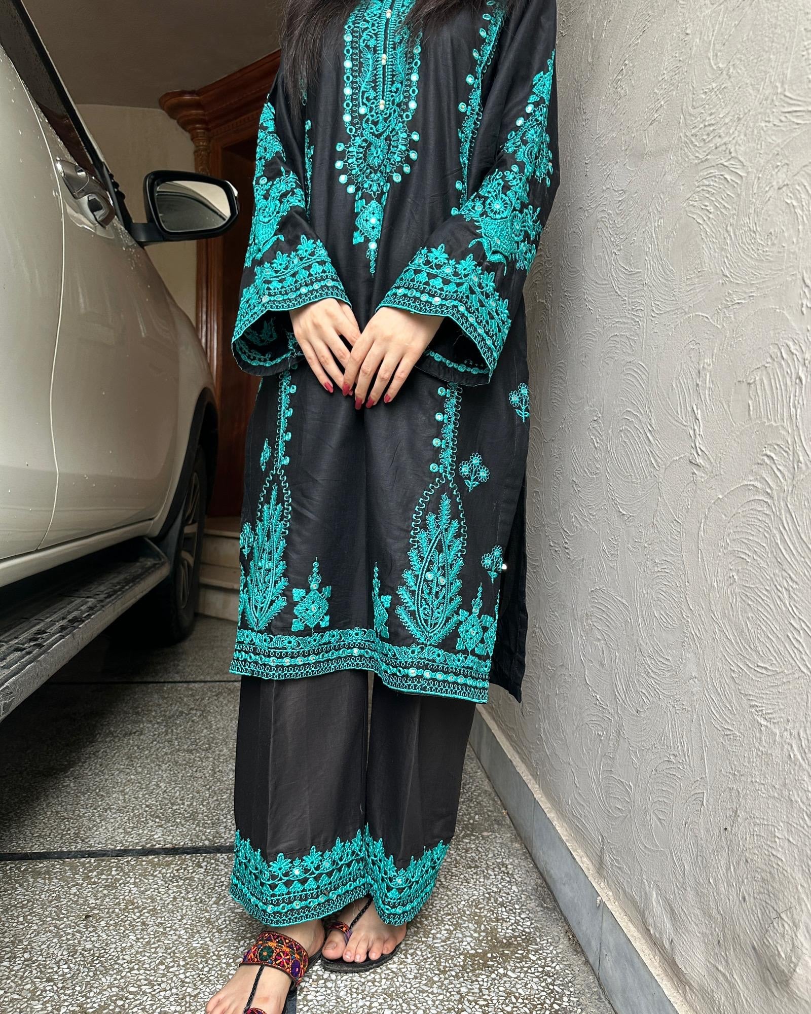 Nazni embroidered 2 pc